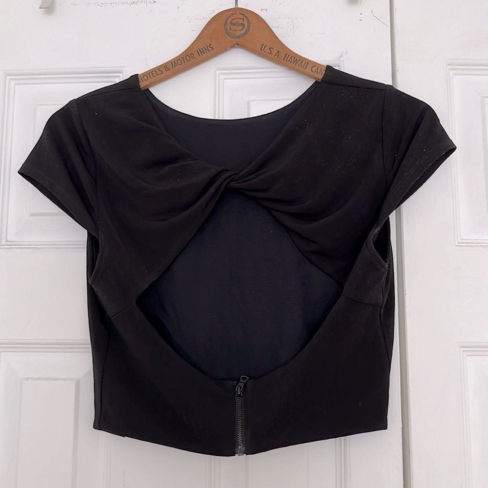 Alice & Olivia twist black crop top